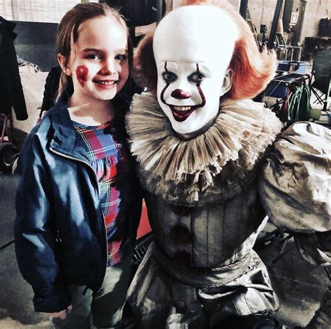 New photo of Pennywise and Victoria behind the scenes! : r/ItTheMovie