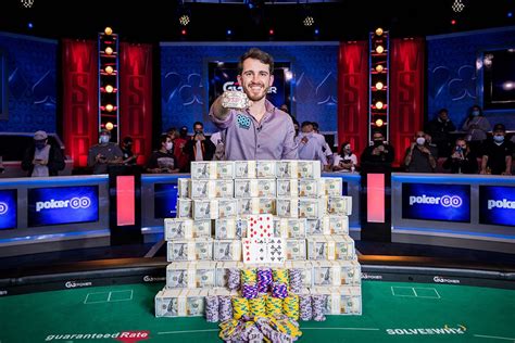 What Is A WSOP Bracelet Worth? – Value, Who Makes Them & More