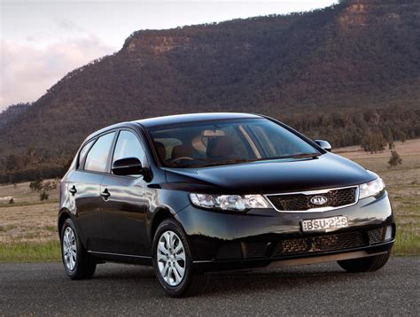 KIA Cerato Hatchback Photos and Specs. Photo: Cerato Hatchback KIA prices and 24 perfect photos ...