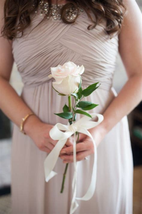 26 Chic Single Stem Wedding Bouquets - Weddingomania