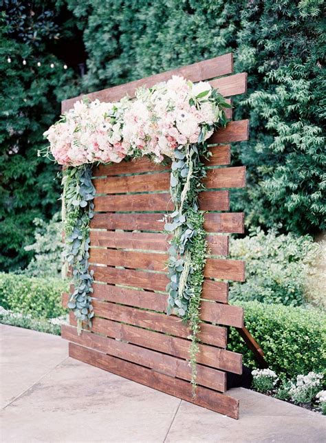 Tips, info and hacks for wedding reception flowers - In case you are ready to take that walk ...