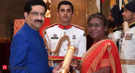 Padma Bhushan: Padma Awards 2023: President Droupadi Murmu confers ...