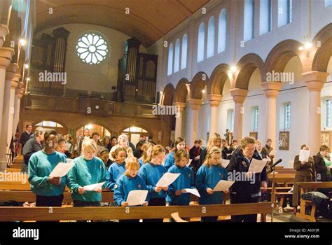 Church singing hymns hi-res stock photography and images - Alamy