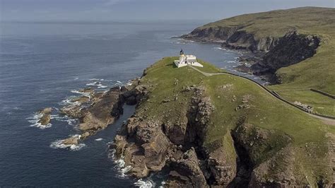 Keeper sought for remote Highland lighthouses - BBC News