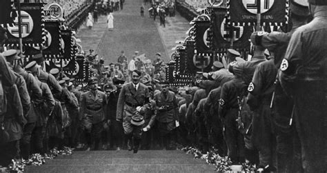 36 Chilling Photos That Explain The Nazis' Rise To Power