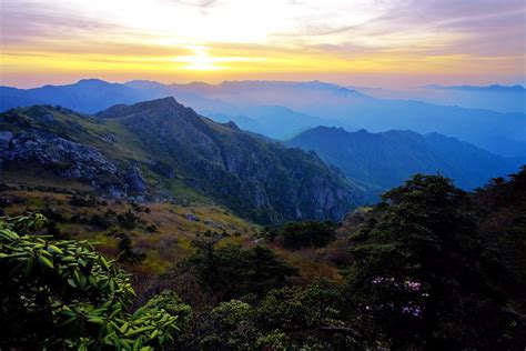 西岳华山是秦岭海拔最高的山吗？