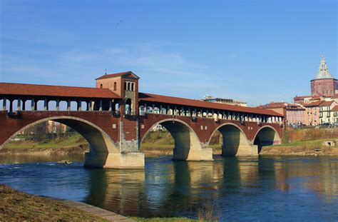 Expats in Italy: Golden family jewels in Pavia