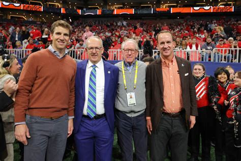 Football World Reacts To The Manning Family Announcement - The Spun