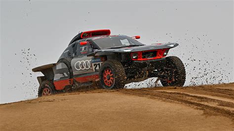 Incredible teamwork sees Audi finish Dakar's Stage 7 | Top Gear