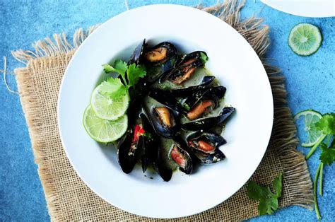 Thai-Style Steamed Mussels - StreetSmart Kitchen