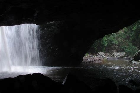 Natural Bridge waterfall under the 'bridge' | Tatters | Flickr