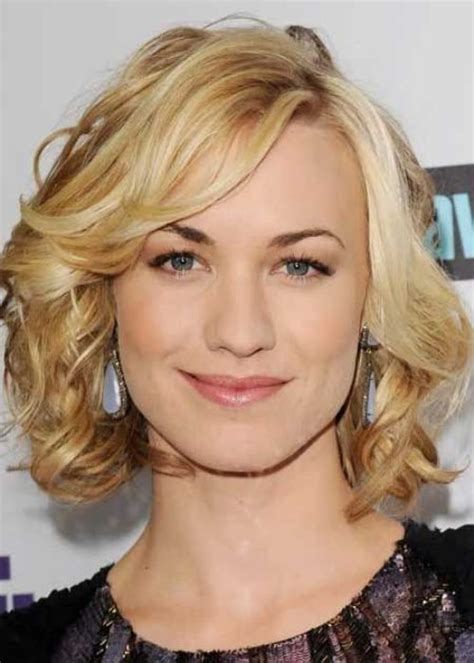 30 Best Hairstyles for Big Foreheads | herinterest.comAustralian actress Yvonne Strahovski looks ...