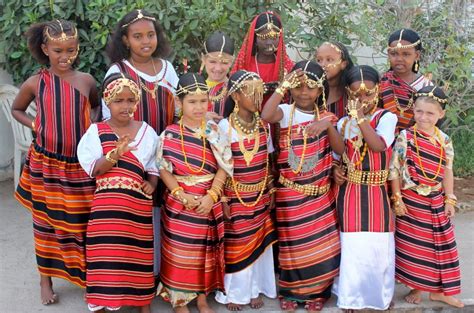 International French Language Day | African fashion modern, Somali, Traditional outfits