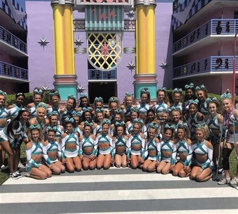 Cheer Extreme Senior Elite 2017-2018 | Cheer extreme, Allstar cheerleading, Cheer pictures