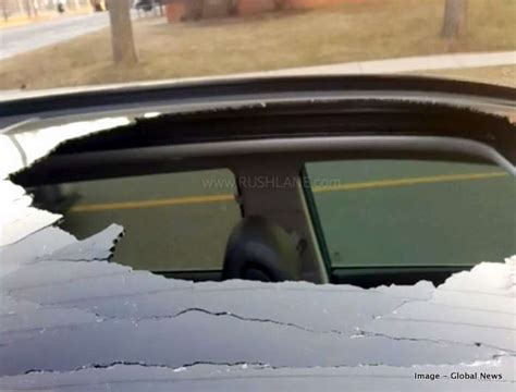 Hyundai Tucson sunroof shatters while driving - Captured on video