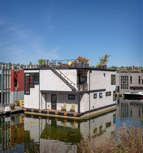 Contemporary Floating Home | Dyna Builders