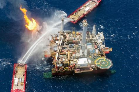 BP Deepwater Horizon Oil Spill. Helix Q4000 at the Macondo Prospect ...