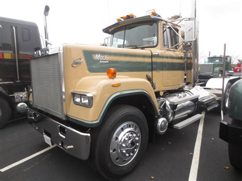 The Mack Museum Trucktober Fest Oct 26th 27th 2012 - Antique and ...