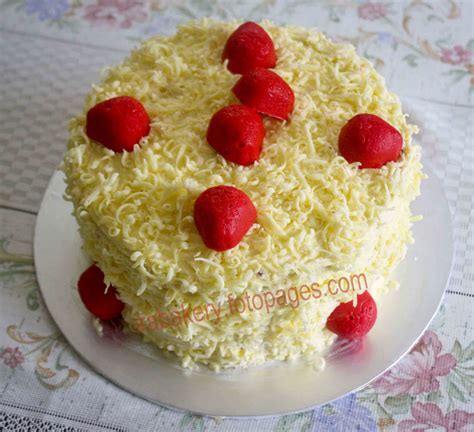 Deco Cakes, Cupcakes, Cheese cake & Kek Lapis Sarawak in Kuching: Red Velvet Cake with White ...