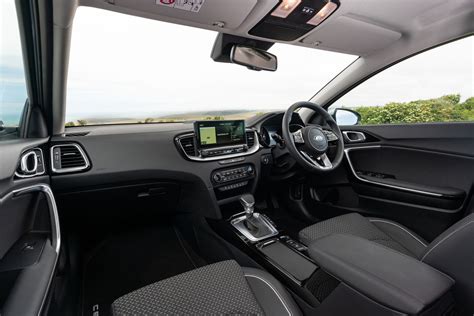 Kia XCeed PHEV interior & comfort | DrivingElectric