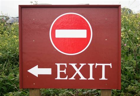 Premium Photo | Exit sign cornwall great britain