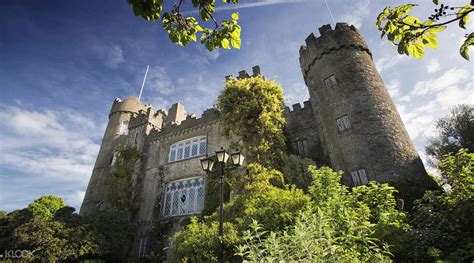 Malahide Castle and Howth Harbor Tour