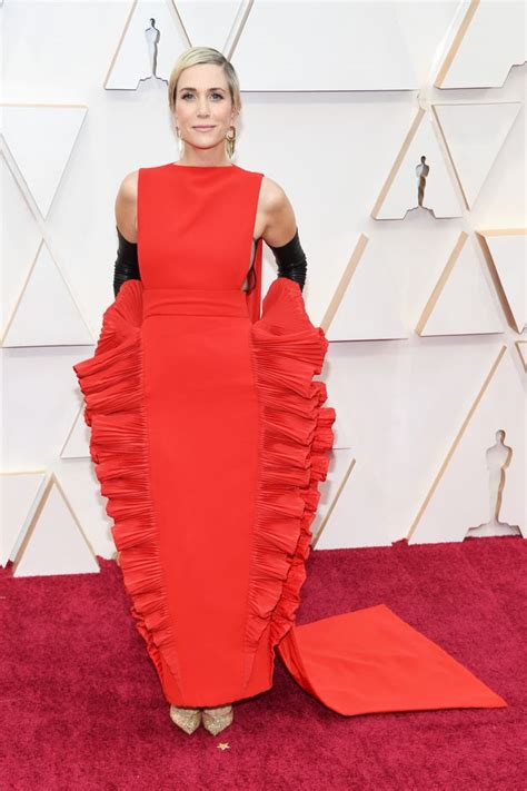 Kristen Wiig's 'Lasagna' Dress At The 2020 Oscars Has Twitter Feeling ...