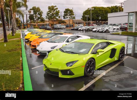 Arriba 43+ imagen lamborghini dealership california - Abzlocal.mx