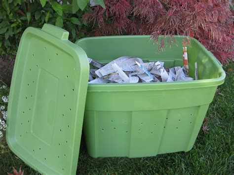 Why Are My Worms Trying to Escape From My Vermicompost Bin ...