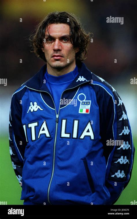 PAOLO MALDINI ITALY & AC MILAN FC 29 March 2000 Stock Photo - Alamy