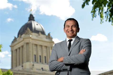 Wab Kinew voted in as new leader of Manitoba NDP - Winnipeg | Globalnews.ca