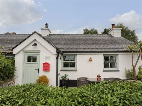 Cosy Cottage, Menai Bridge | Holiday Cottage | Bird Spot