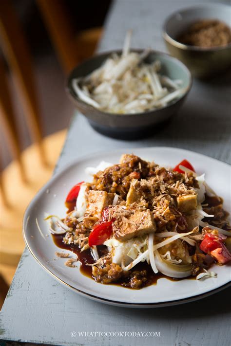 Tahu Goreng Kecap (Tofu with sweet soy sauce dressing)