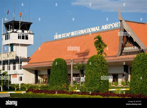 Arrivals terminals hi-res stock photography and images - Alamy