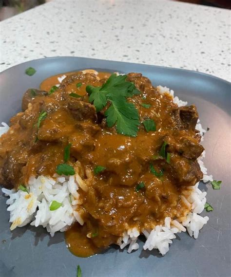 SLOW COOKED BEEF STROGANOFF RECIPE - Slow Cooker Tip