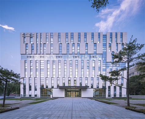 Tsinghua University's Law Faculty Library / KOKAISTUDIOS | ArchDaily