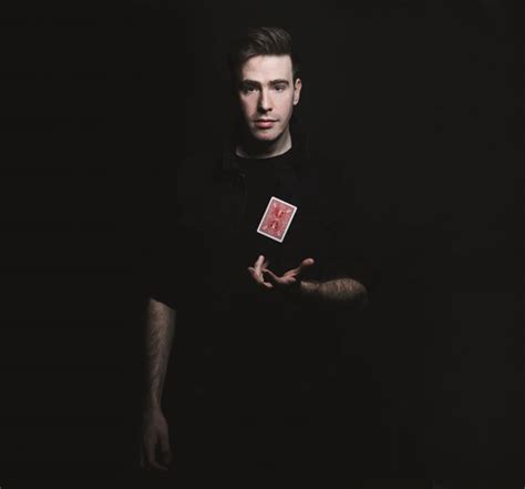 Magician Chris | Magician & Mind Reader | Joogleberrry Entertainment