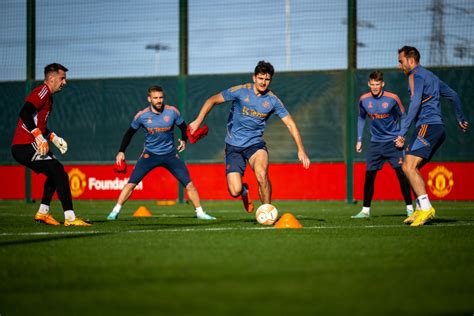 Cristiano Ronaldo pictured back in United training after missing Chelsea game