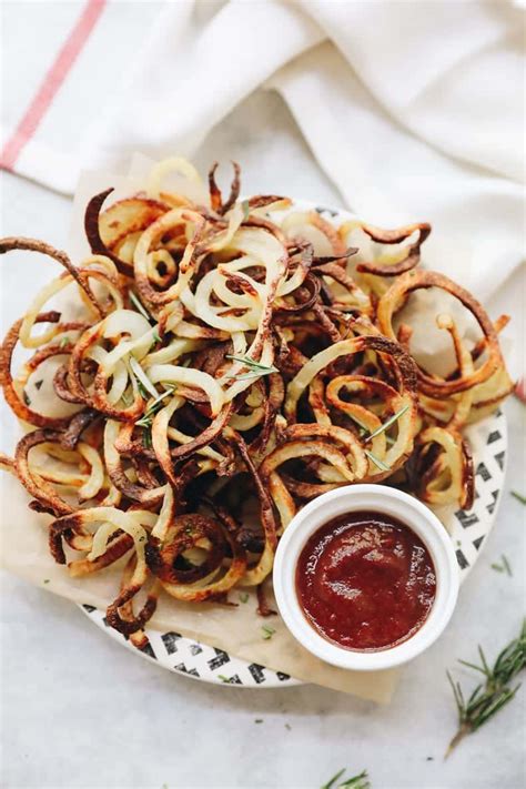 How To Make Baked Curly Fries [with a Spiralizer!] - The Healthy Maven