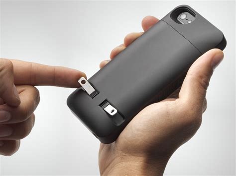 PocketPlug – The First iPhone Case With An Integrated Wall Charger