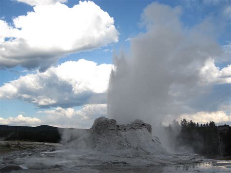 Castle Geyser eruption (6.56 PM on, 11 August 2013) 078 | Flickr