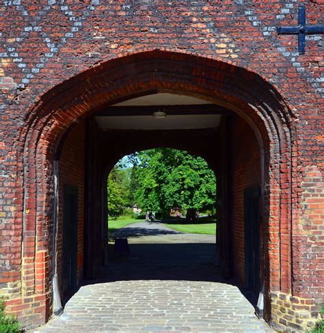 Images George Rex: Fulham Palace / Tudor arch