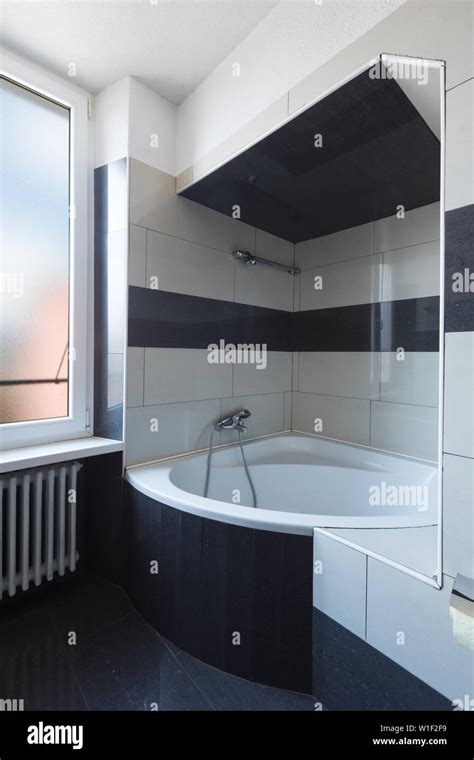 Bathroom tiled, empty and clean Stock Photo - Alamy