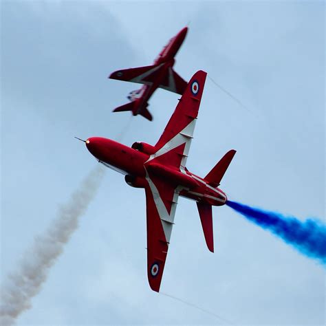 Aircraft picture red arrows Fairford airshow | Aircraft pictures, Air ...