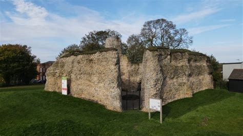 Museum & Castle Grounds - Saffron Walden Tourist Information Centre