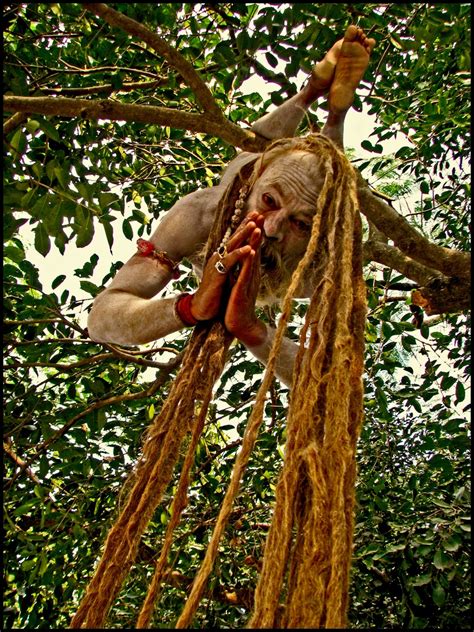 Sadhu Hanging around | HDR creme