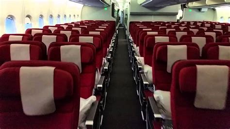 Qantas A380 cabin walkthrough - main deck - YouTube