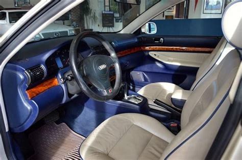 Ecru-Blue interior... I miss these days when Audi had wild colors ...