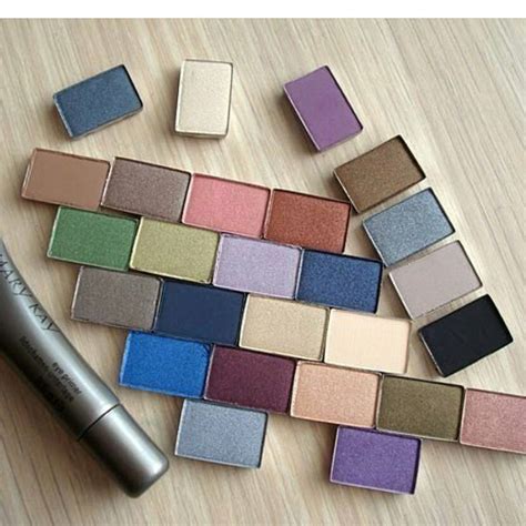 setiap detik ade suka dan duka: Mary Kay : Mineral Eye Shadow & Eye Palette