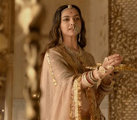 Padmaavat new stills: Deepika Padukone defines beauty in every frame ...